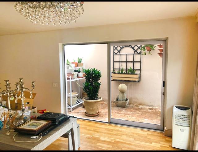 4 BEDROOM HOUSE FOR SALE IN CONSTANTIA